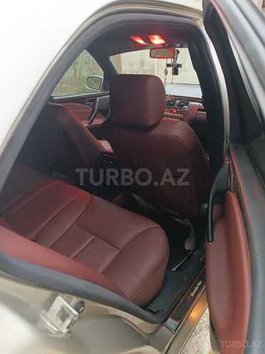 Mercedes E 220 d 2001, 299,123 km - 2.2 l - Bakı