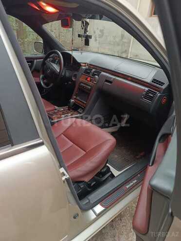 Mercedes E 220 d 2001, 299,123 km - 2.2 l - Bakı