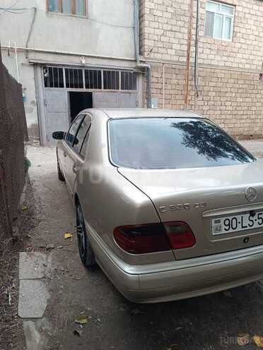 Mercedes E 220 d 2001, 299,123 km - 2.2 l - Bakı