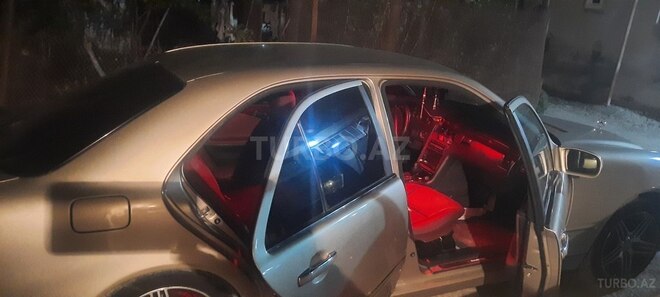 Mercedes E 220 d 2001, 299,123 km - 2.2 l - Bakı