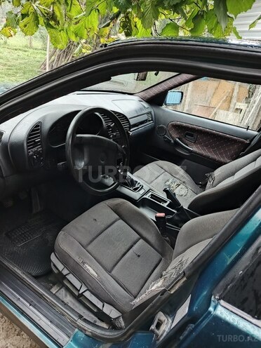 BMW 316 1994, 370,128 km - 1.6 л - Zaqatala