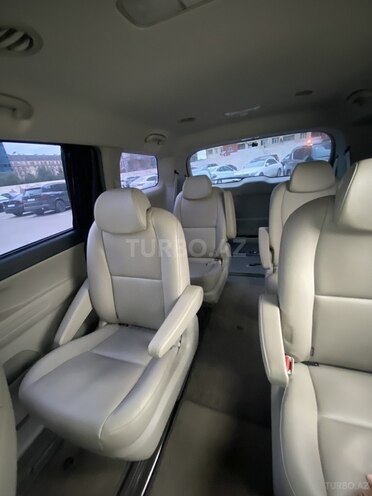 Kia Carnival-12