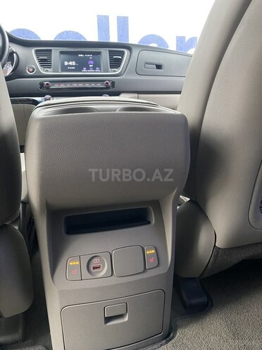 Kia Carnival-13