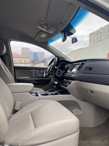 Kia Carnival-8