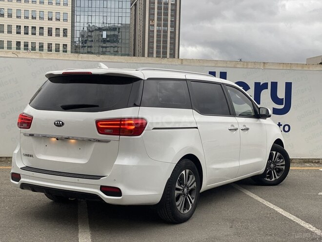 Kia Carnival-4