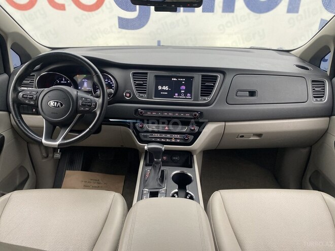 Kia Carnival-5
