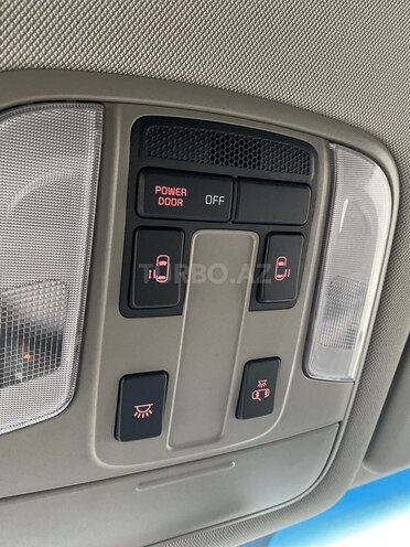 Kia Carnival-14