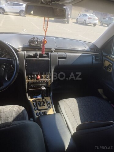 Mercedes E 240 1999, 275,000 km - 2.4 l - Masallı