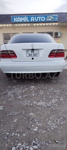 Mercedes E 240 2001, 333,000 km - 2.6 l - Ucar