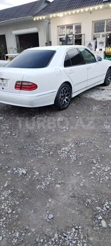 Mercedes E 240 2001, 333,000 km - 2.6 l - Ucar