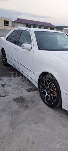 Mercedes E 240 2001, 333,000 km - 2.6 l - Ucar