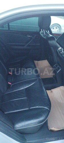 Mercedes E 240 2001, 333,000 km - 2.6 l - Ucar