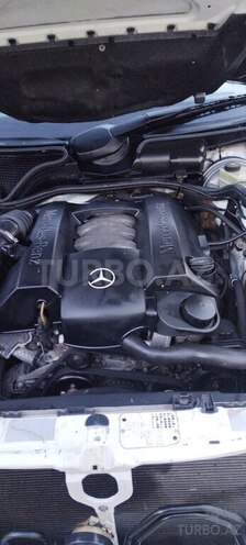 Mercedes E 240 2001, 333,000 km - 2.6 l - Ucar
