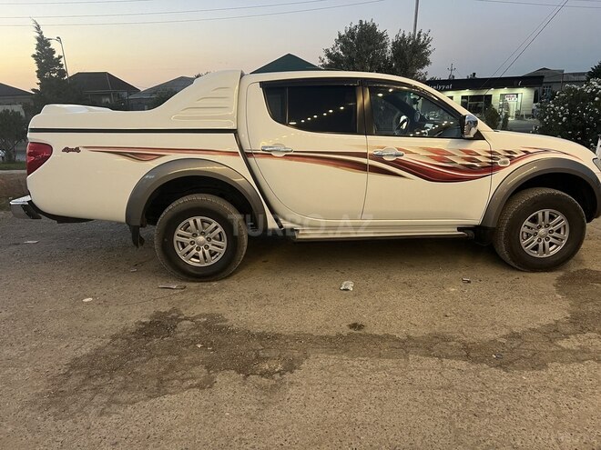Mitsubishi L200 2014, 287,000 km - 2.5 l - Göyçay