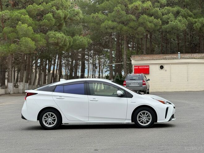 Toyota Prius 2019, 55,630 km - 1.8 l - Sumqayıt