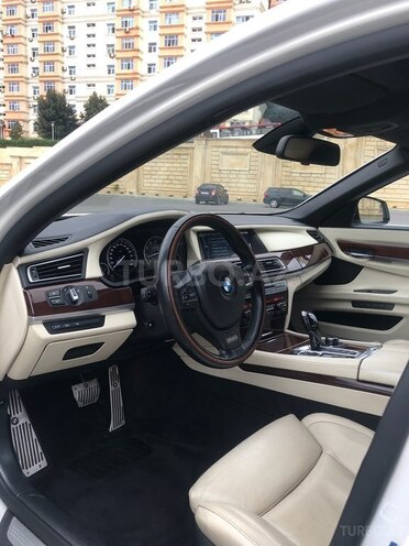 BMW 750 2009, 135,000 km - 4.4 л - Bakı