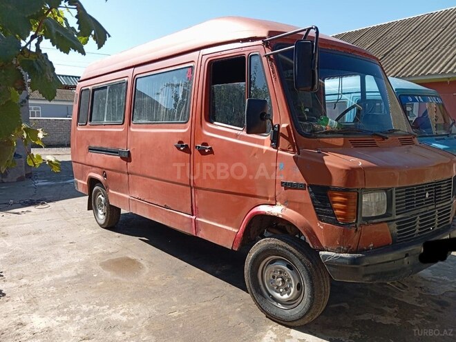 Mercedes 208 D 1990, 32,547 km - 2.0 л - Biləsuvar