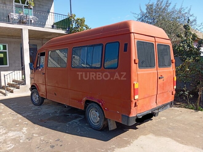 Mercedes 208 D 1990, 32,547 km - 2.0 л - Biləsuvar