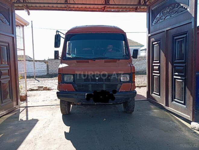 Mercedes 208 D 1990, 32,547 km - 2.0 л - Biləsuvar