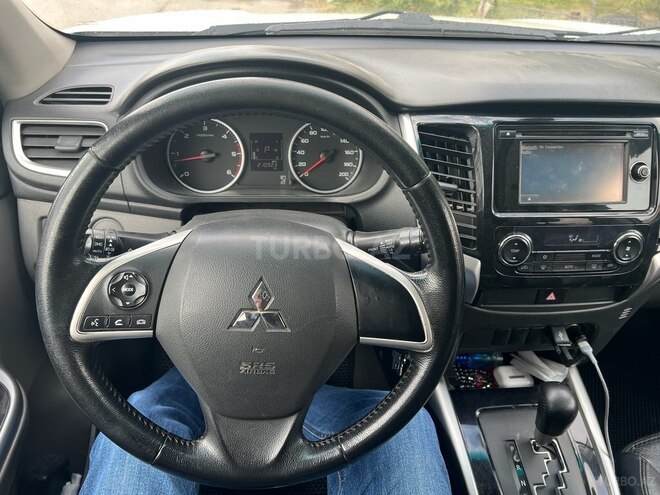 Mitsubishi L200 2015, 211,000 km - 2.5 l - Bakı