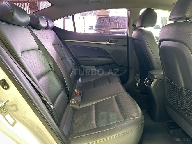 Hyundai Avante 2015, 226,000 km - 1.6 л - Bakı