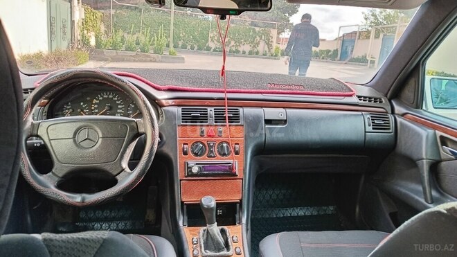 Mercedes E 220 d 1996, 254,780 km - 2.2 л - Bakı