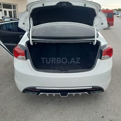 Hyundai Elantra 2011, 119,000 km - 1.6 l - Ucar