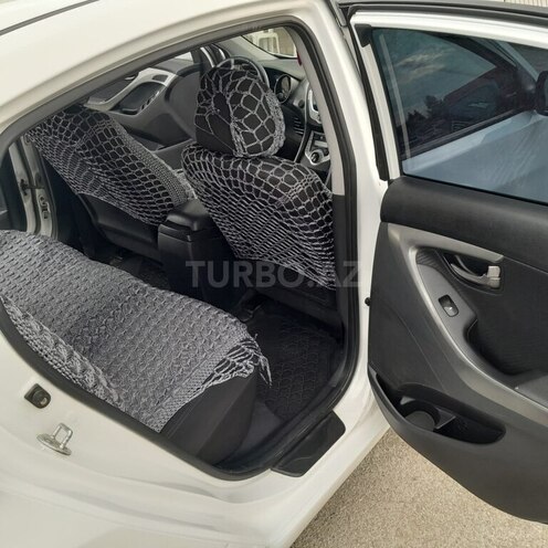 Hyundai Elantra 2011, 119,000 km - 1.6 l - Ucar