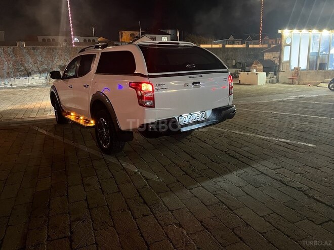 Mitsubishi L200 2015, 211,000 km - 2.5 l - Bakı
