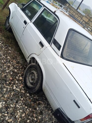 LADA (VAZ) 2105 1988, 98,000 km - 1.5 l - Quba