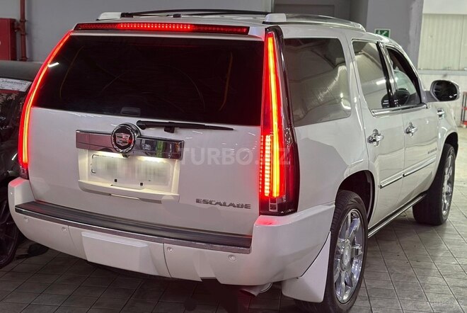 Cadillac Escalade-2