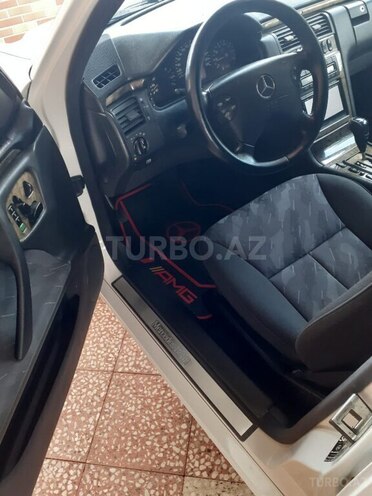 Mercedes E 240 2001, 250,000 km - 2.4 l - Cəbrayıl