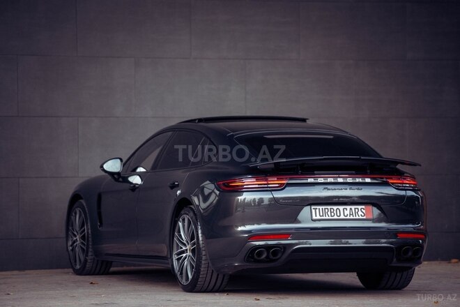 Porsche Panamera Turbo-4