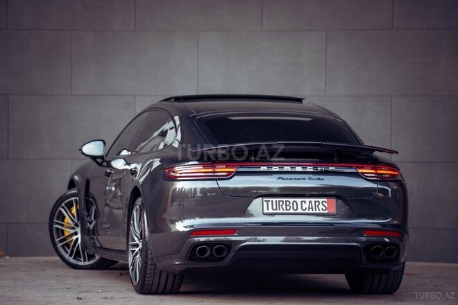 Porsche Panamera Turbo-8