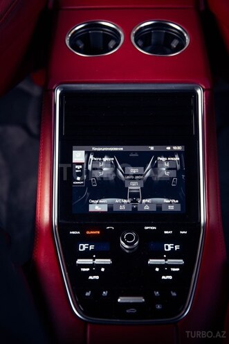 Porsche Panamera Turbo-20