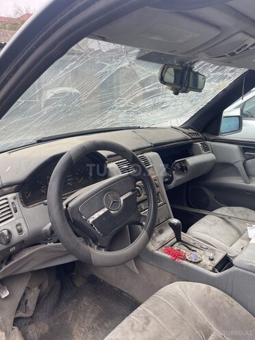 Mercedes E 230 1995, 245,000 km - 2.3 l - Sumqayıt