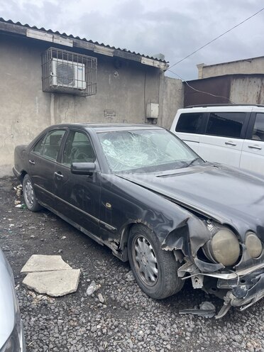 Mercedes E 230 1995, 245,000 km - 2.3 l - Sumqayıt