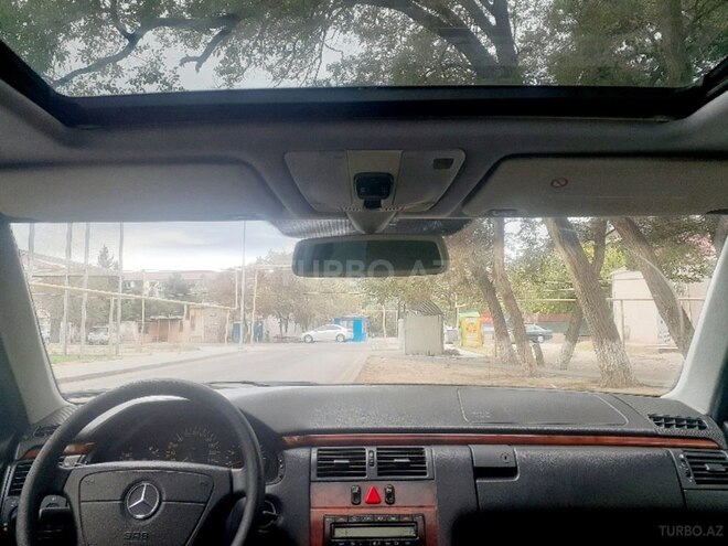 Mercedes E 240 1999, 298,000 km - 2.4 л - Sumqayıt