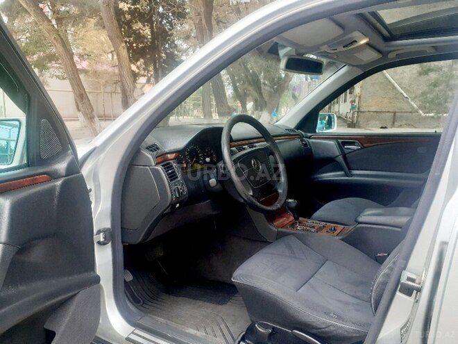 Mercedes E 240 1999, 298,000 km - 2.4 л - Sumqayıt