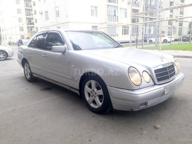 Mercedes E 240 1999, 298,000 km - 2.4 л - Sumqayıt