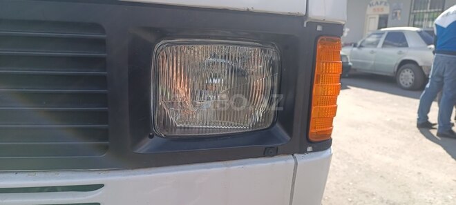 Mercedes 208 D 1992, 300,000 km - 2.5 l - Balakən