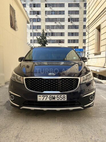 Kia Carnival-1