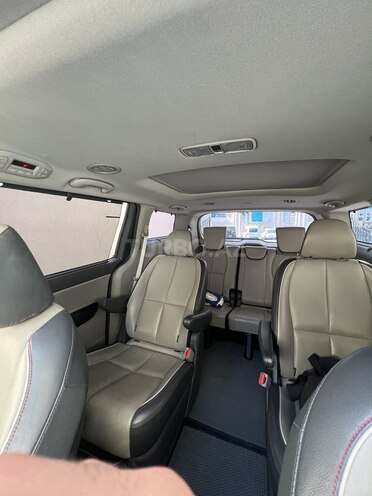 Kia Carnival-9
