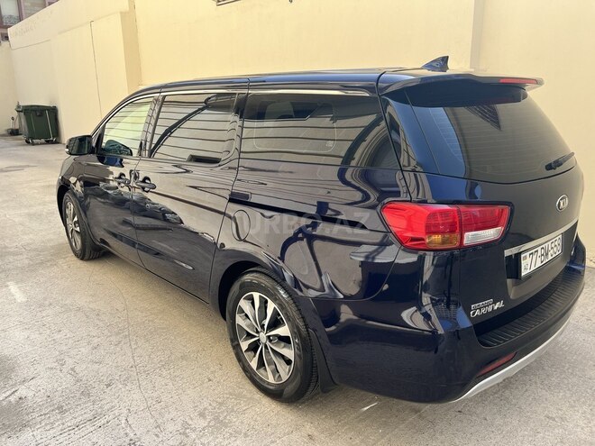 Kia Carnival-5