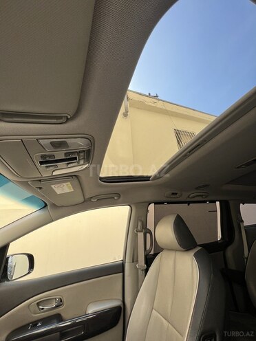 Kia Carnival-8