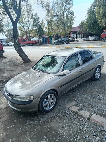 Opel Vectra 1998, 18,000 km - 2.0 l - Oğuz