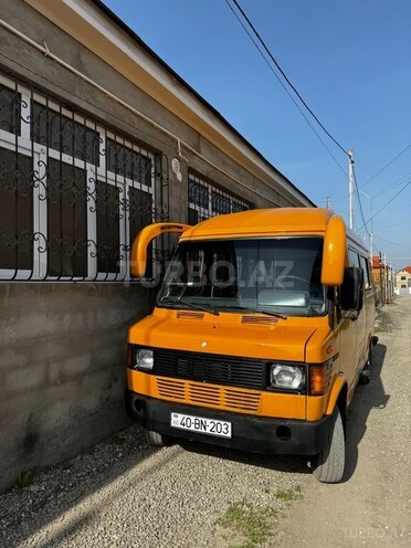 Mercedes 208 D 1992, 347,000 km - 2.3 l - Quba