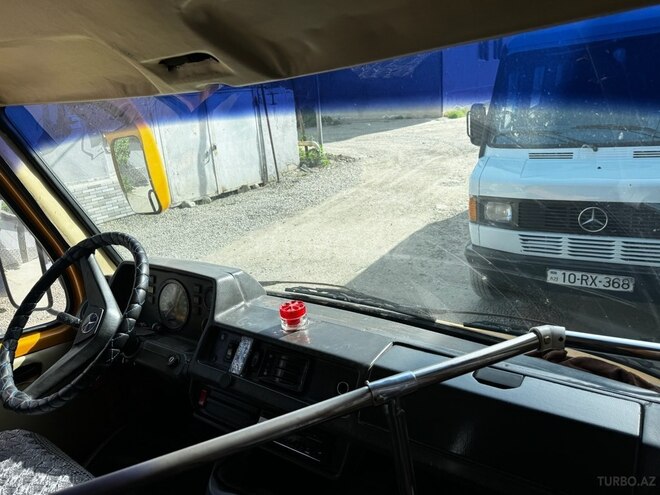 Mercedes 208 D 1992, 347,000 km - 2.3 l - Quba