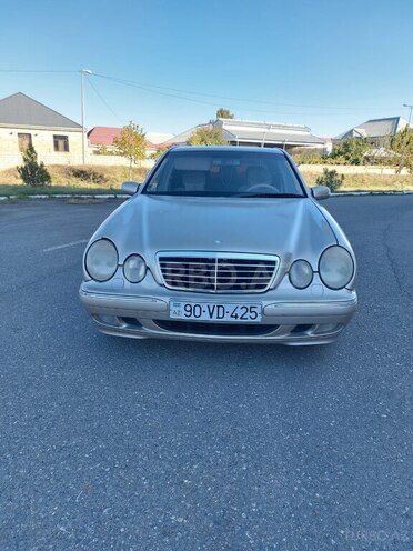 Mercedes E 240 2000, 300,000 km - 2.4 l - Qazax