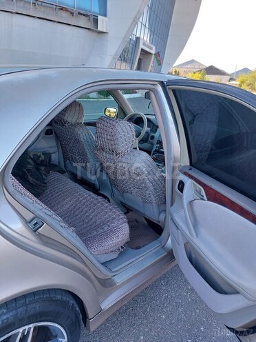 Mercedes E 240 2000, 300,000 km - 2.4 l - Qazax